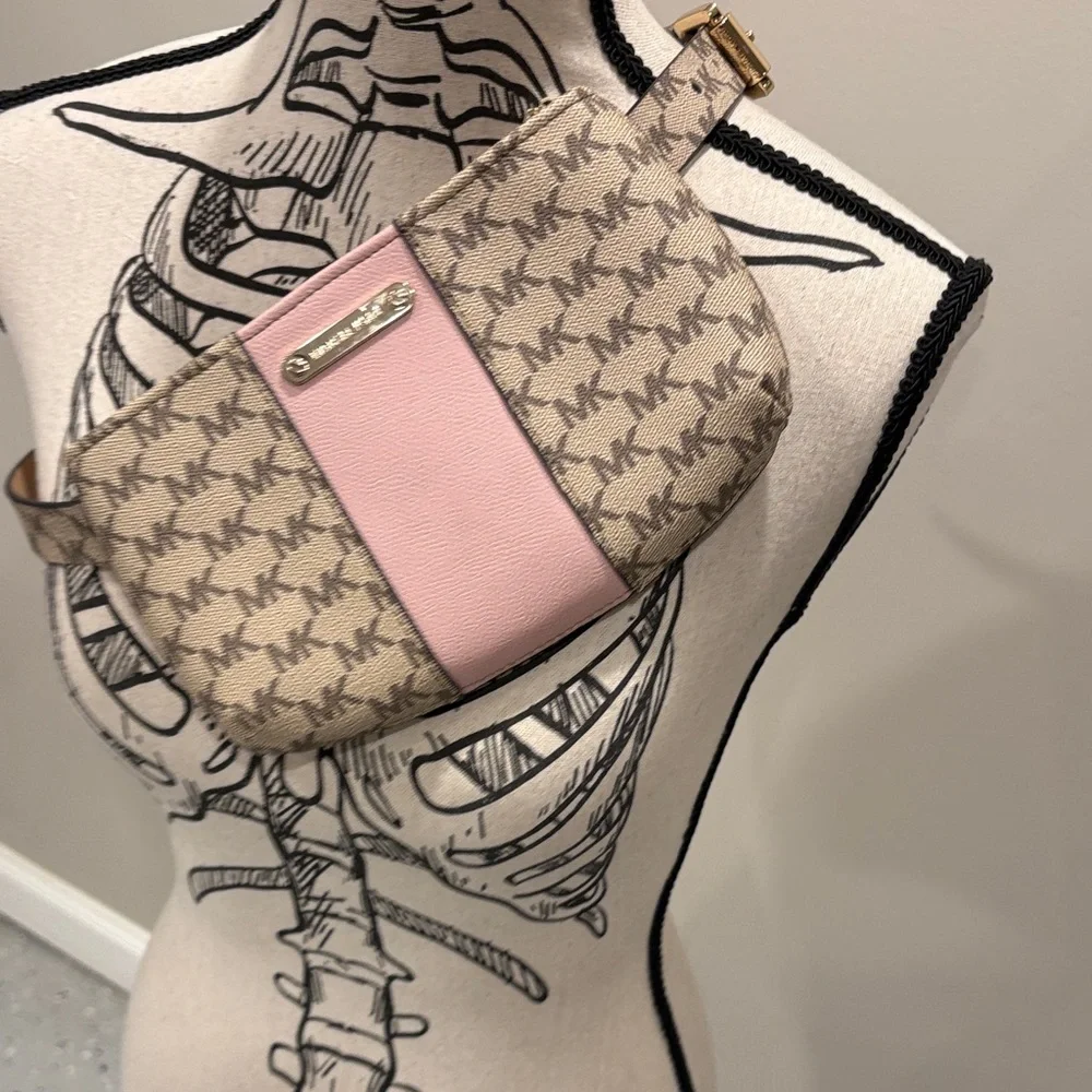 Michael Kors Signature Logo Belt Bag /Waist Fanny Pack NWOT - Picture 3 of 8